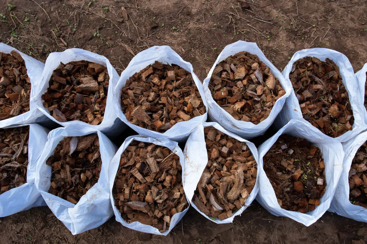 What Is The Average Weight Of A Mulch Bag? Just Yardz